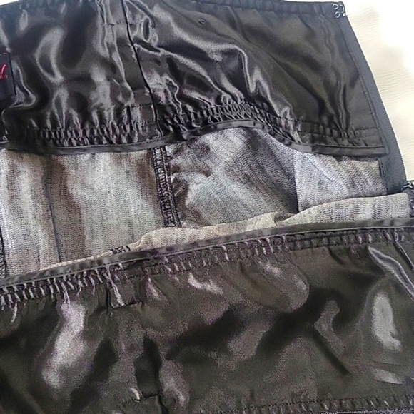 TORRID Ruched Black Denim Skirt Shirred Sides Back Slit, Side Zip, Plus Size: 20 - Picture 9 of 9